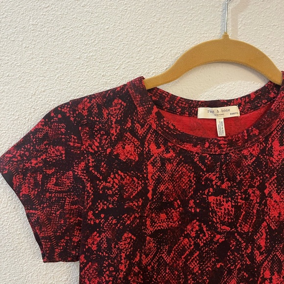 Rag & Bone Red All Over Snake Print Size XXSmall T-Shirt Round Neck Short Sleeve - Picture 8 of 11